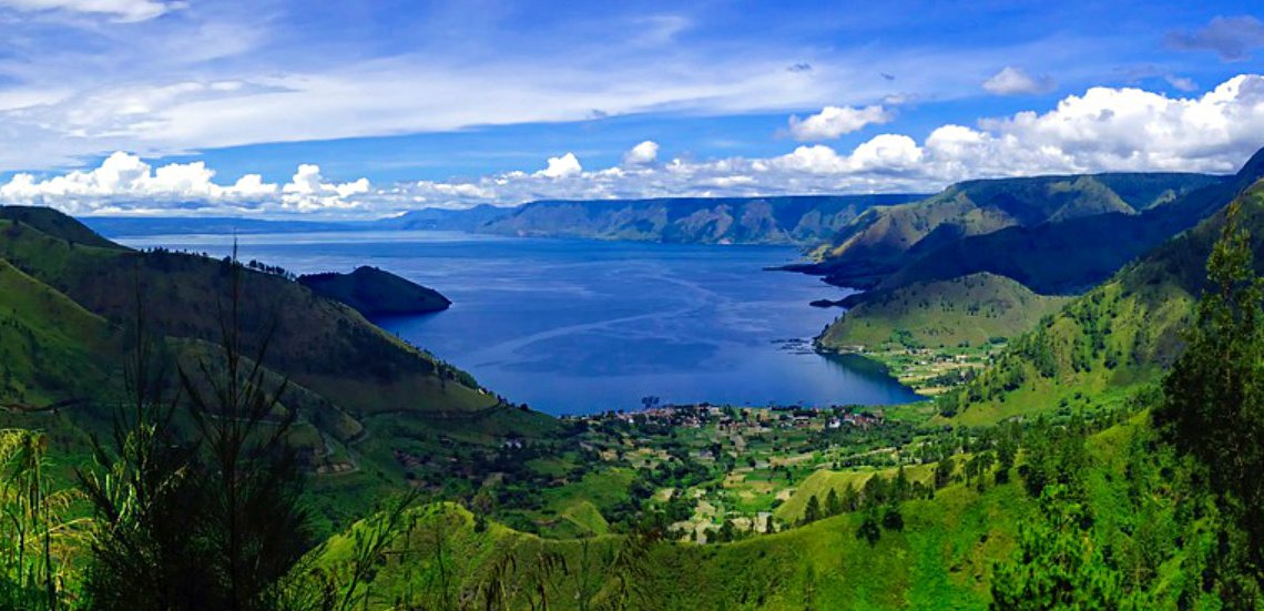 Travel Guide to Lake Toba - the largest crater lake in the world