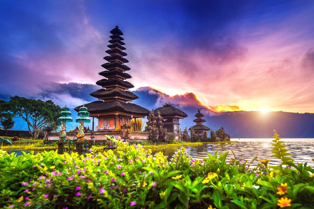 tourist attraction in indonesia Tourist pantai terfavorit berekreasi flights tenggara pasir melindungi bersih putih kuta tebing seolah jernih